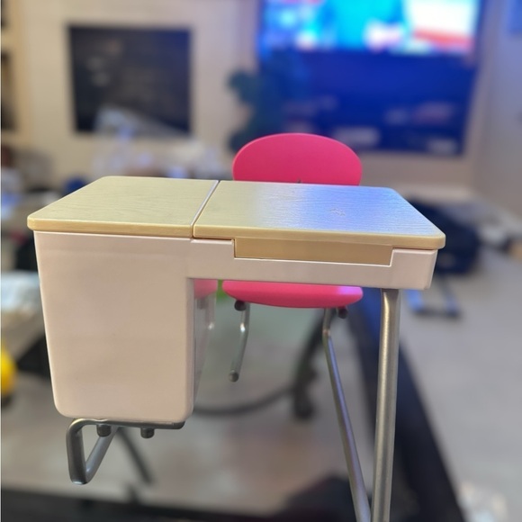 American Girl Flip-Top Desk - Picture 4 of 5